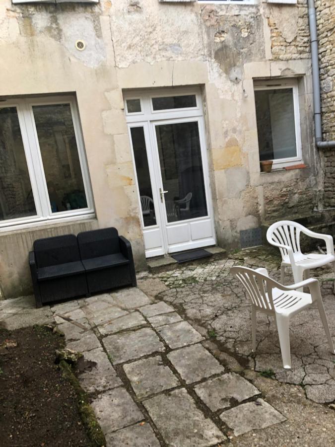 Cosy Appartement Au Plein Centre De Ruffec Eksteriør bilde